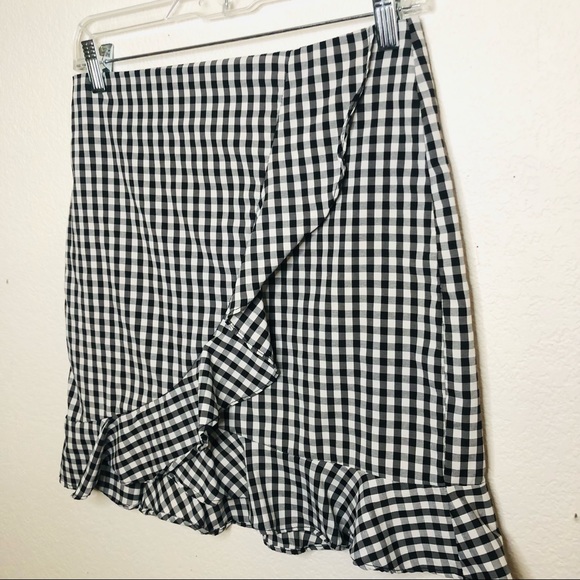 5 FOR $25 ⭐️ Gingham Ruffle Skirt - Picture 5 of 6